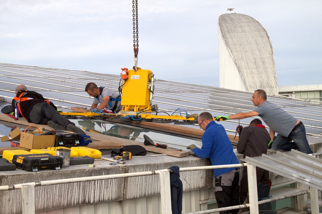 pose de vitrages a la grue